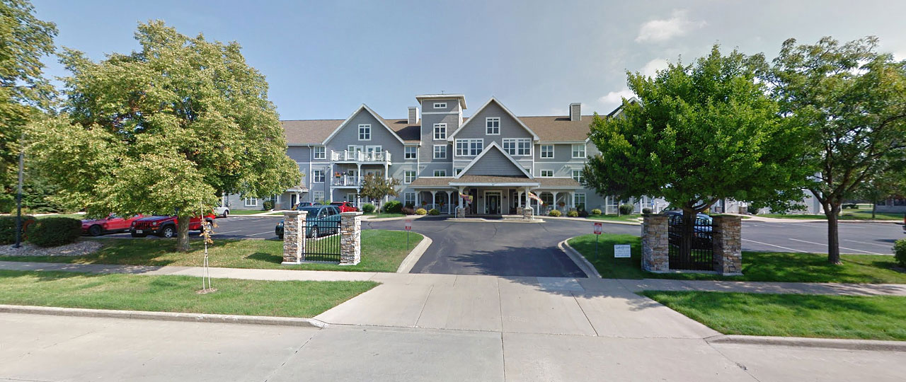 Lakefront Manor & Villas For Rent in Oshkosh, Wisconsin
